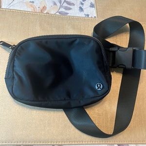 Lulu lemon belt bag